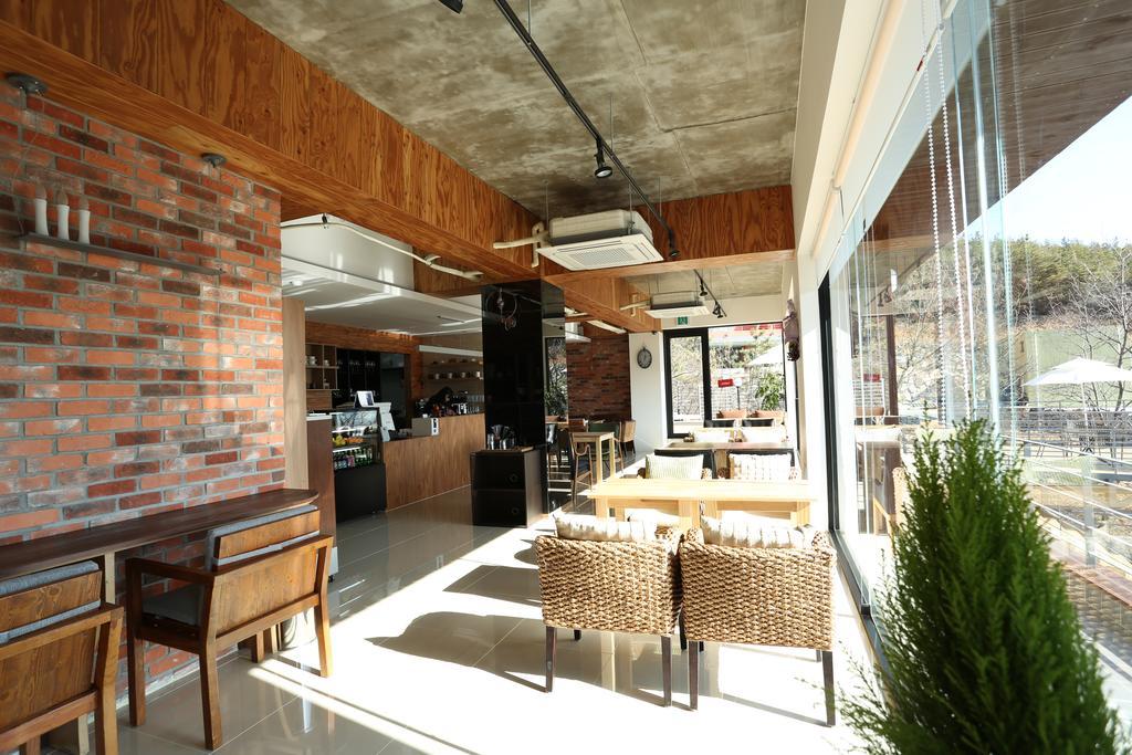 Radiance Tourist Hotel Geoje Exterior photo