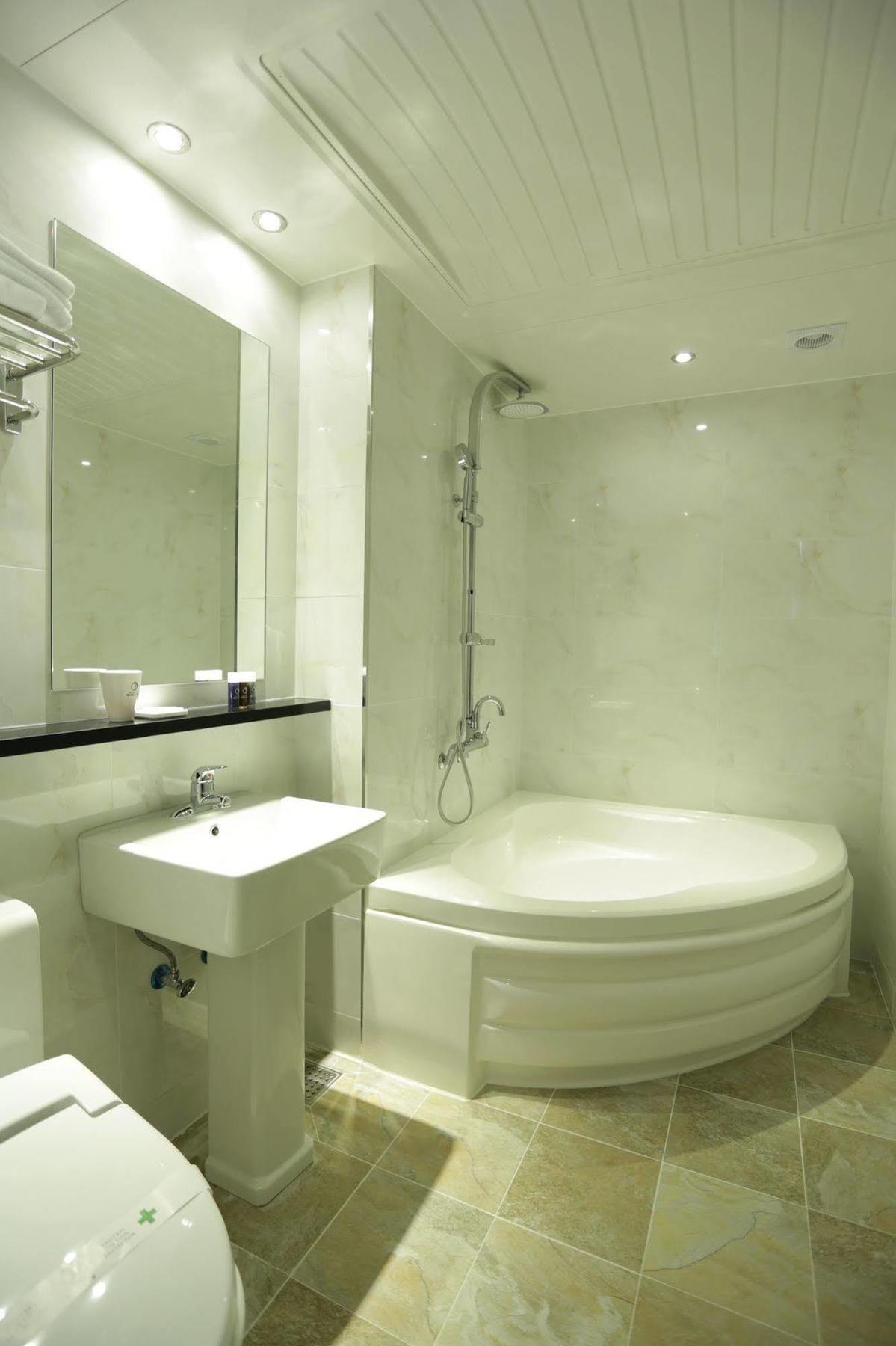 Radiance Tourist Hotel Geoje Exterior photo