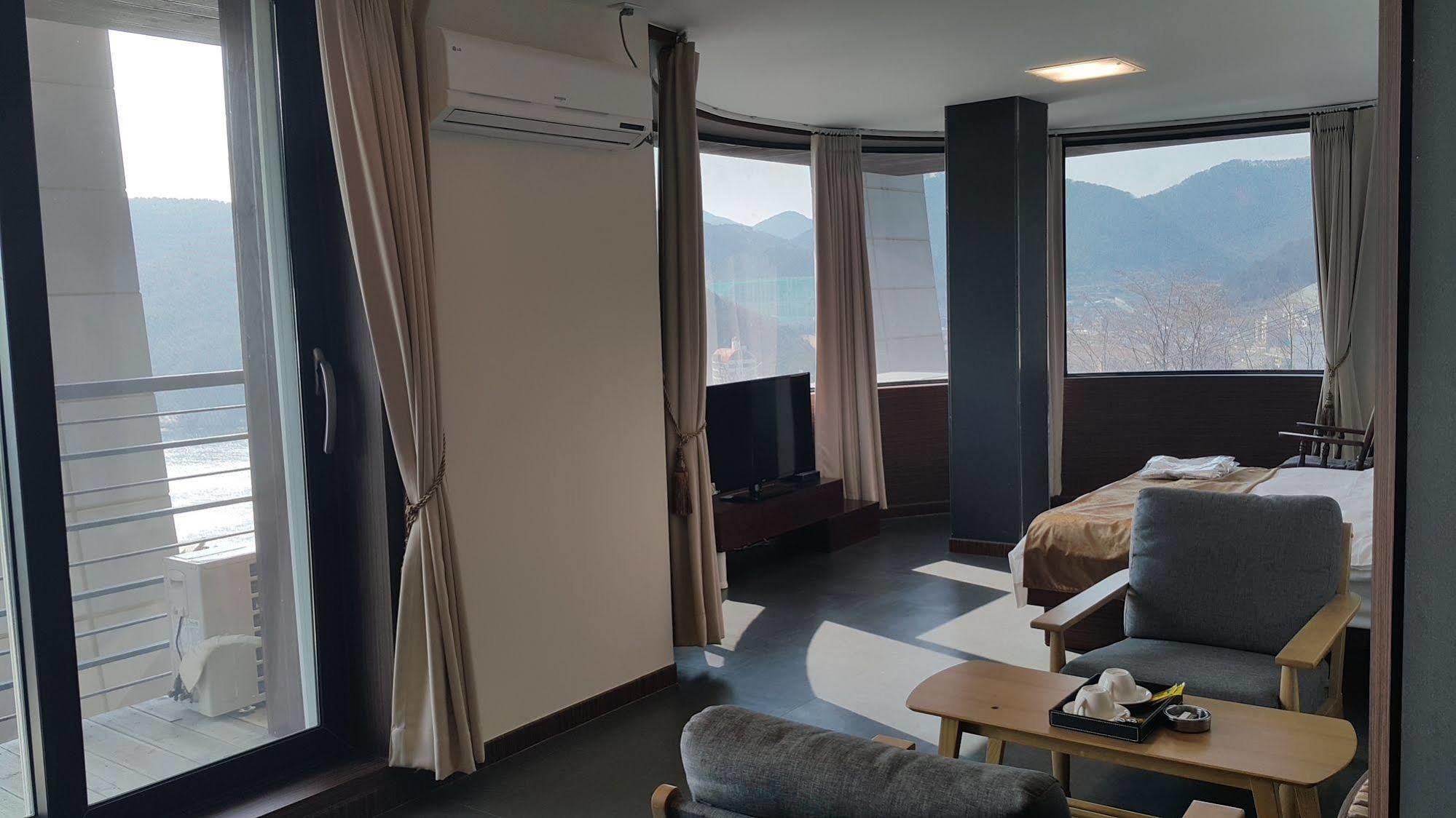 Radiance Tourist Hotel Geoje Exterior photo